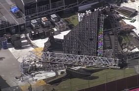 Riesige Videowand bricht einen Tag vor dem Musikfestival zusammen Riesige Videowand bricht einen Tag vor dem Musikfestival zusammen