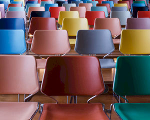 So gestalten Sie eine Sitzordnung, die die Teilnehmer zur Interaktion anregt So gestalten Sie eine Sitzordnung, die die Teilnehmer zur Interaktion anregt