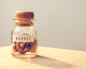 Wie man eine Veranstaltung mit kleinem Budget plant Wie man eine Veranstaltung mit kleinem Budget plant