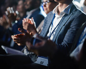 11 Gründe, warum Sie 2026 eine Geschäftsveranstaltung ausrichten sollten